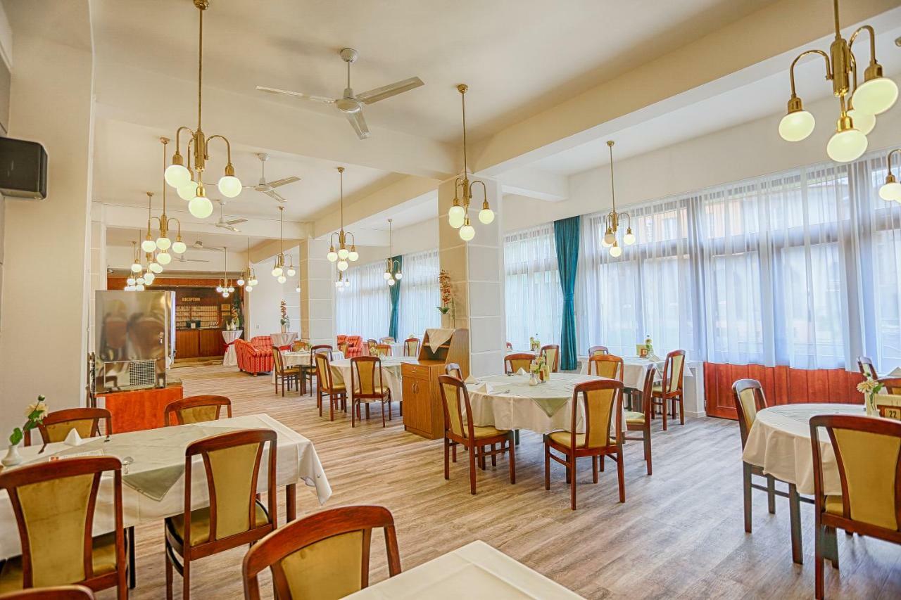 Ensana Jalta Hotel Pöstyén Kültér fotó